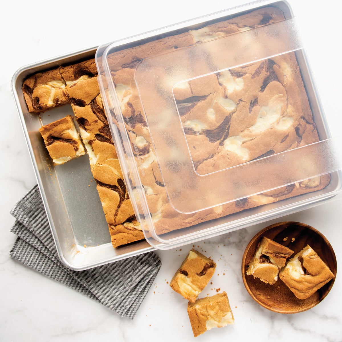 Nordic Ware Naturals High Sided Sheetcake Pan with Lid Image 2