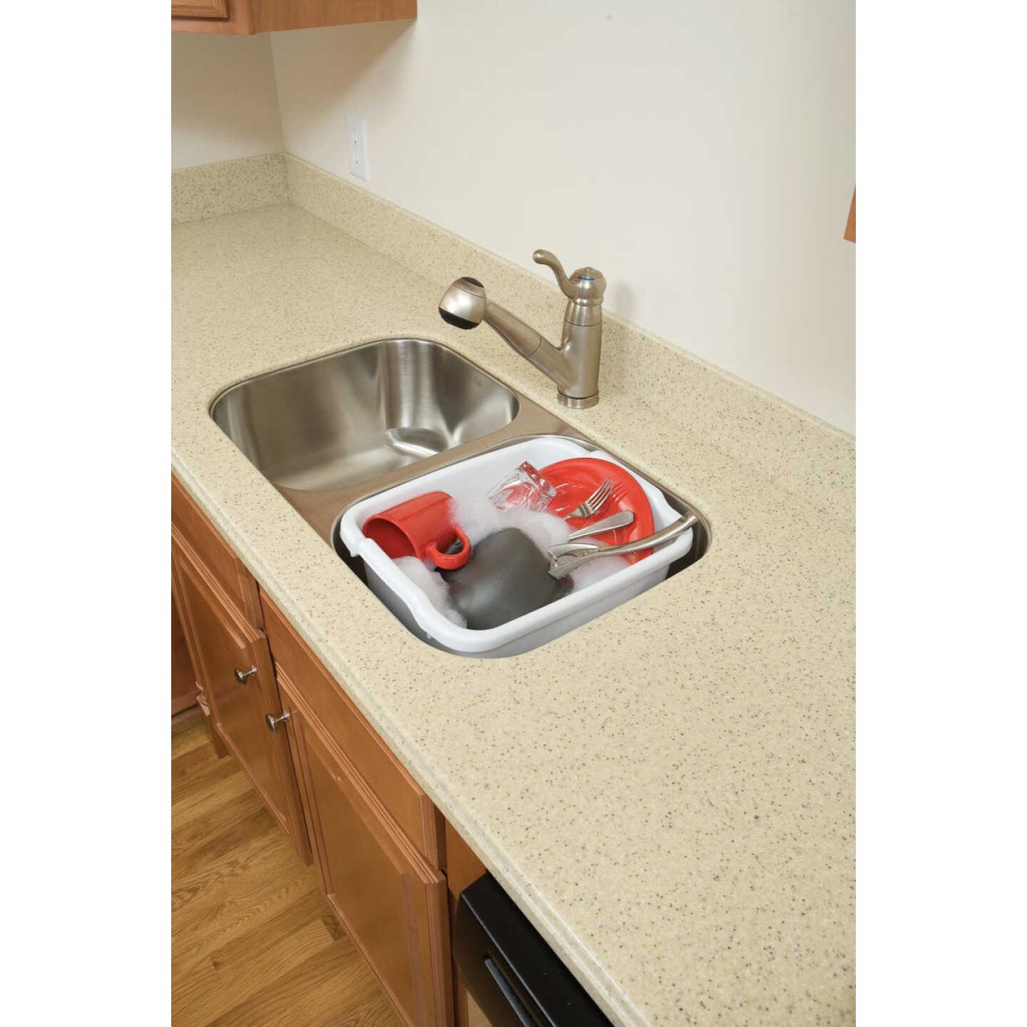 Rubbermaid Roughneck 15-1/2 Qt. Dishpan Image 2