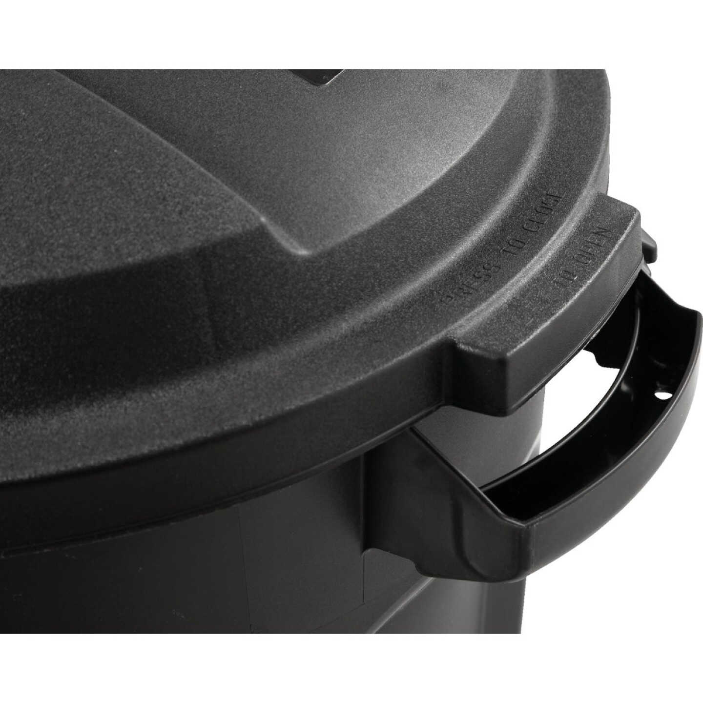 Rubbermaid Roughneck 20 Gal. Black NonWheeled Vented Trash Can with Lid Image 6