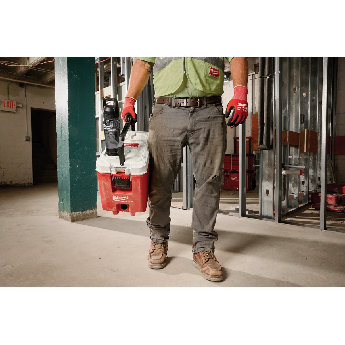 Milwaukee PACKOUT 25 Oz. Plastic Bottle with Chug Lid, Black Image 6