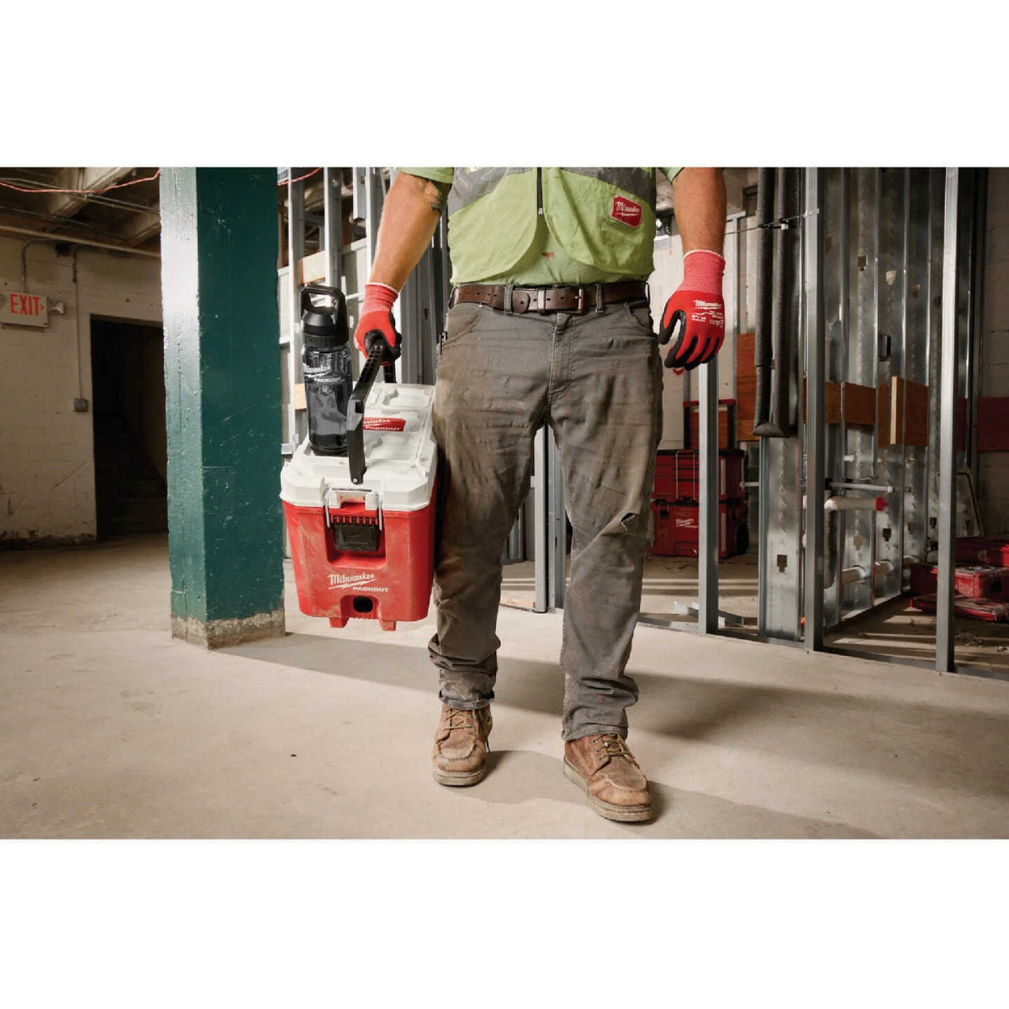 Milwaukee PACKOUT 25 Oz. Plastic Bottle with Chug Lid, Black Image 6