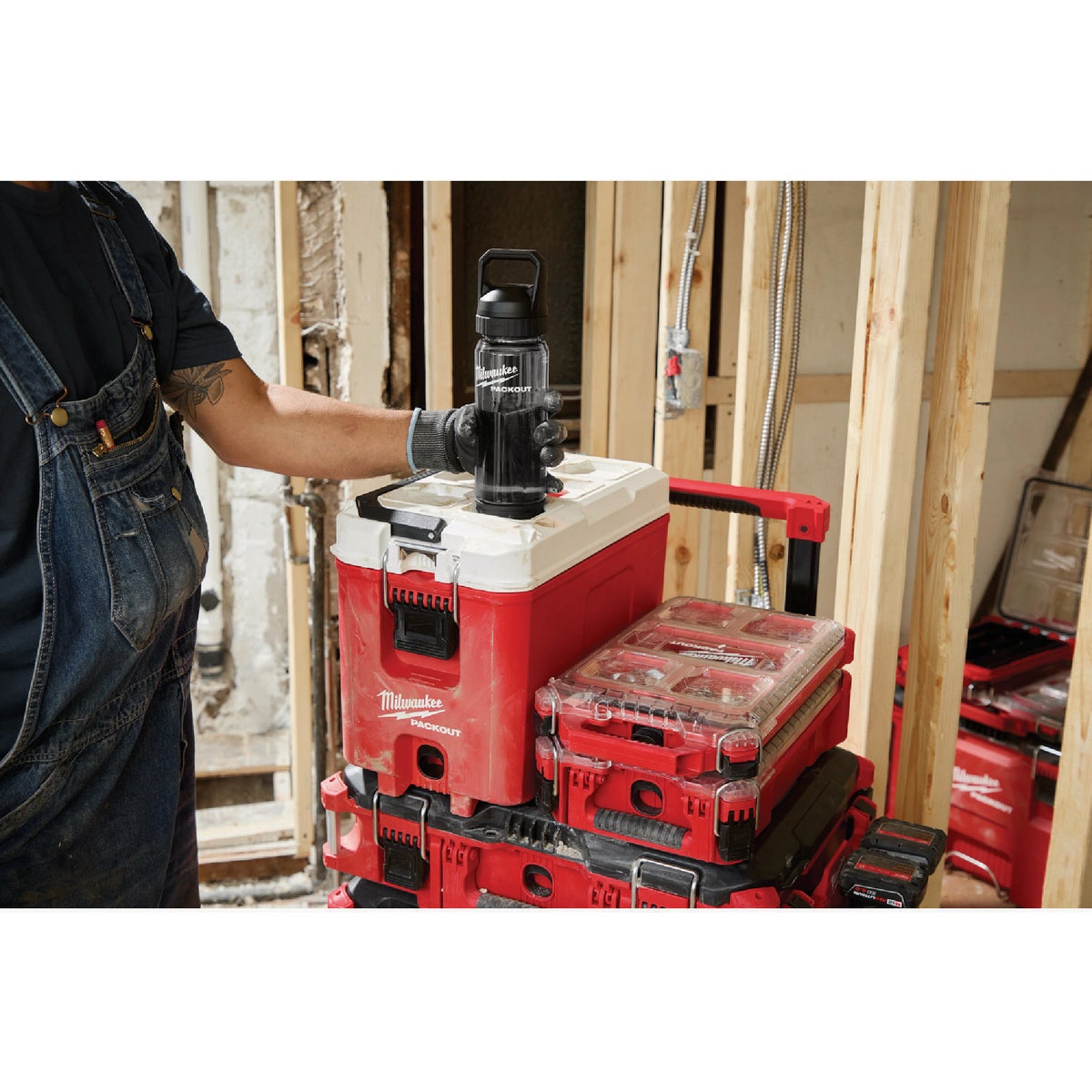 Milwaukee PACKOUT 25 Oz. Plastic Bottle with Chug Lid, Black Image 5