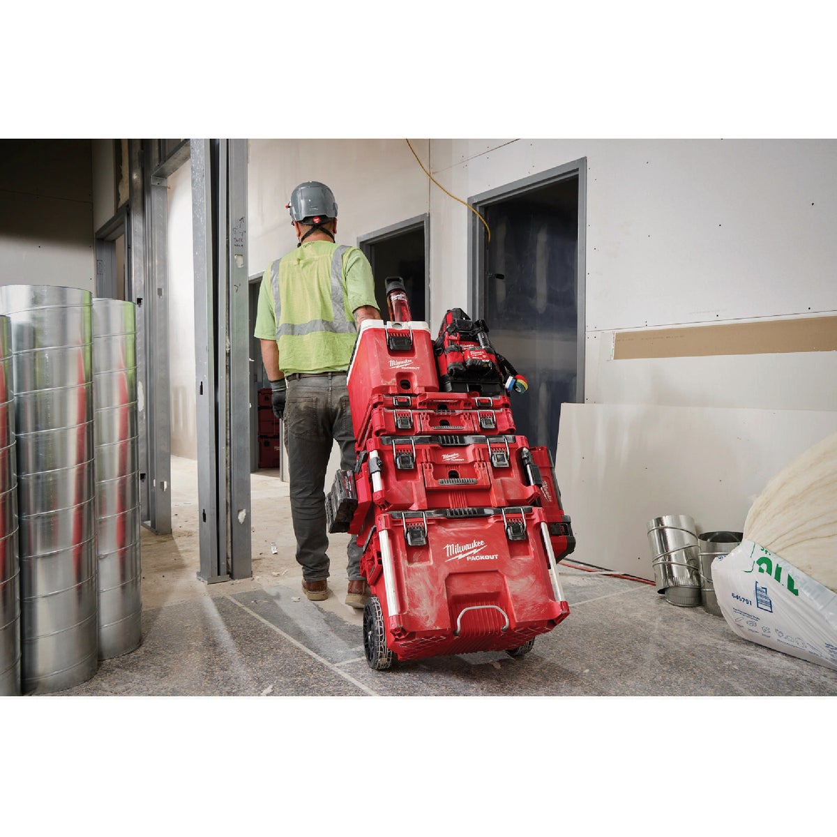 Milwaukee PACKOUT 25 Oz. Plastic Bottle with Chug Lid, Red Image 7