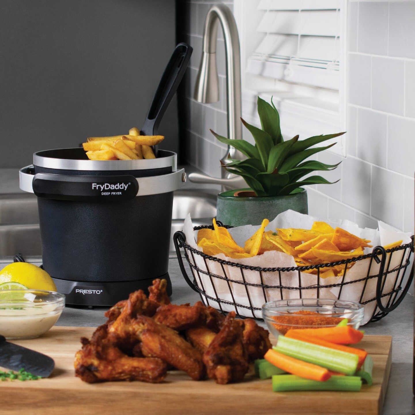 Presto FryDaddy 1 Qt. Black Aluminum Deep Fryer Image 5
