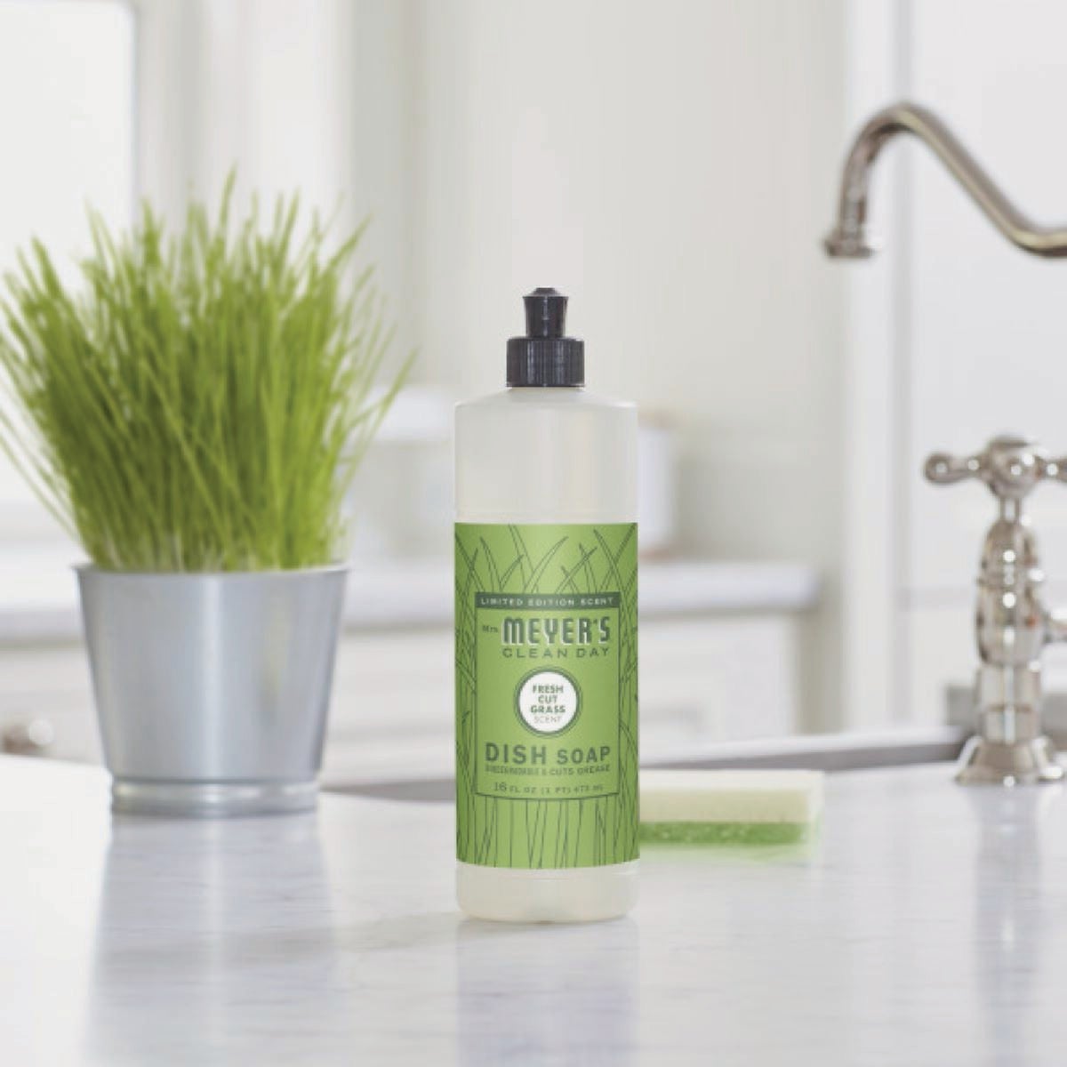 Mrs. Meyer's Clean Day 16 Oz. Fresh Cut Grass Dish Soap Image 4