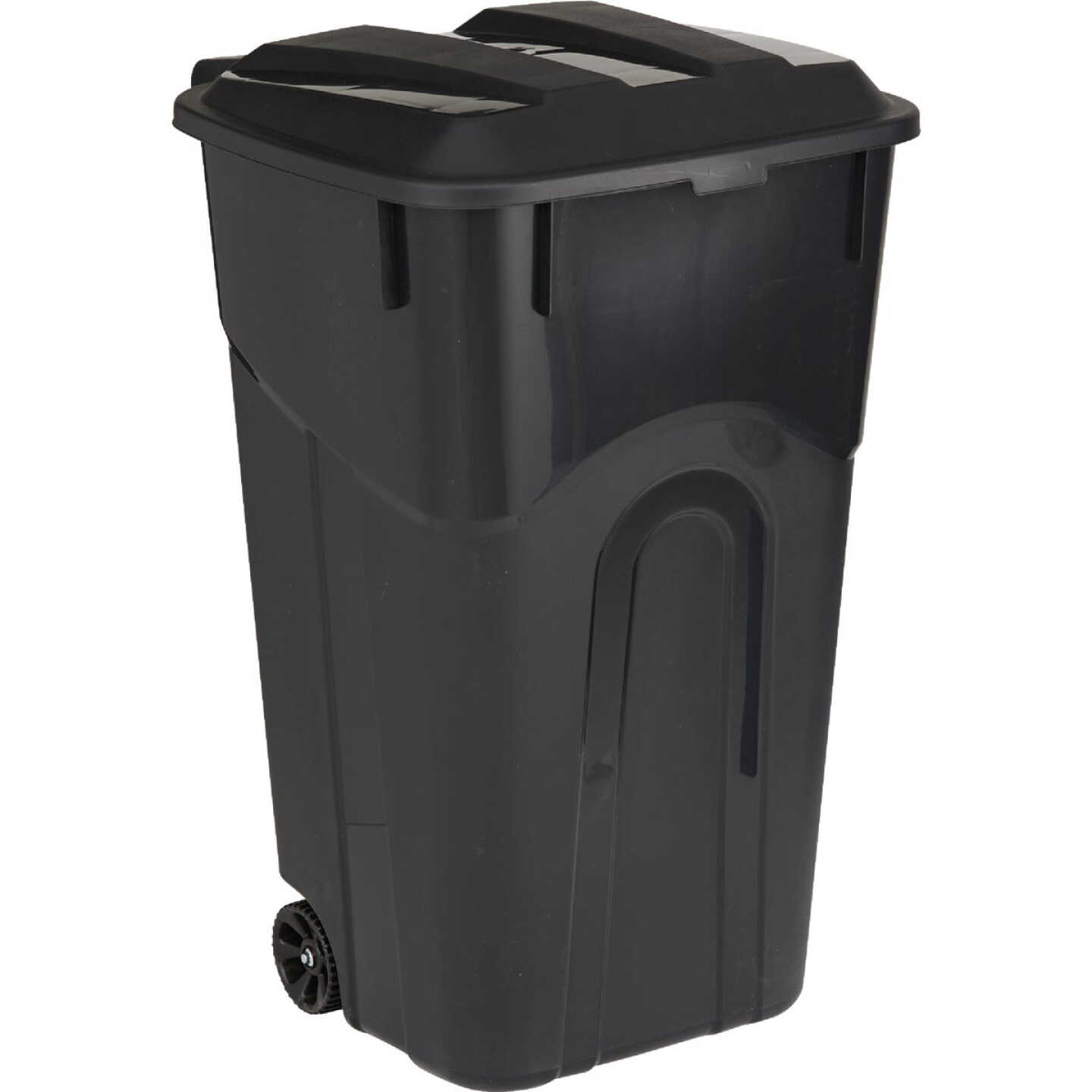 United Solutions Rough and Rugged 32 Gal. Wheeled Trash Can with Attached Lid Image 1