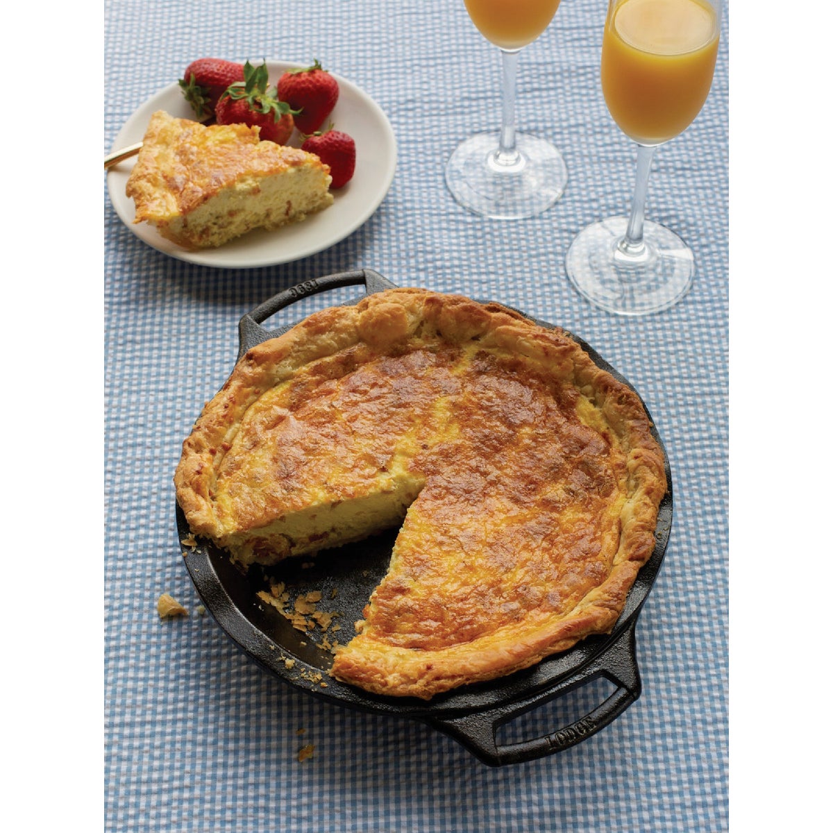 Lodge 9 In. Seasoned Cast Iron Pie Pan with Dual Handles Image 2
