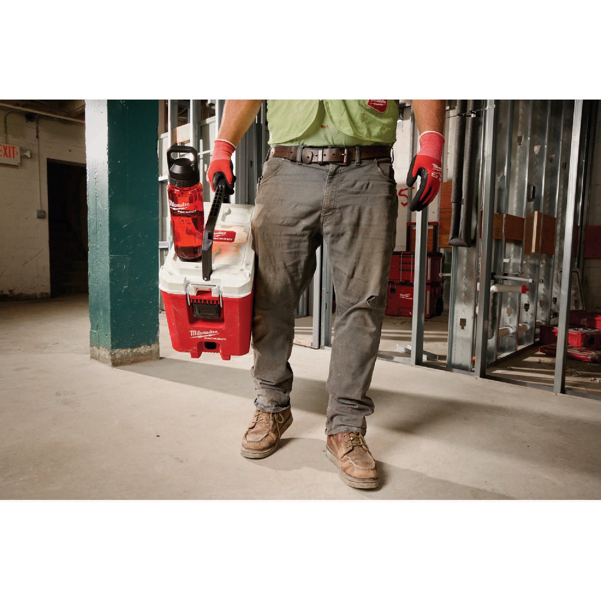 Milwaukee PACKOUT 34 Oz. Plastic Bottle with Chug Lid, Red Image 6