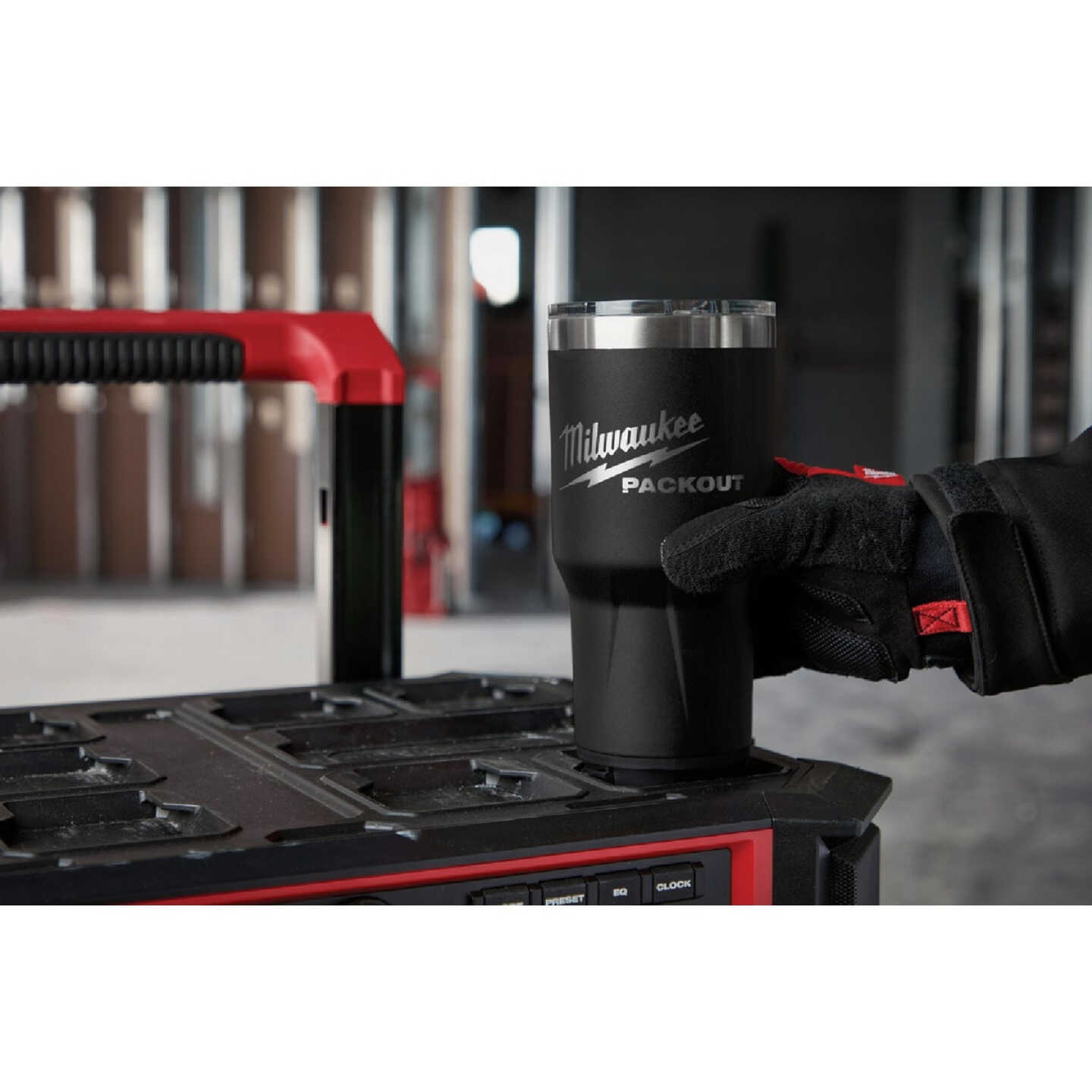 Milwaukee PACKOUT 30 Oz. Black Insulated Tumbler Image 6