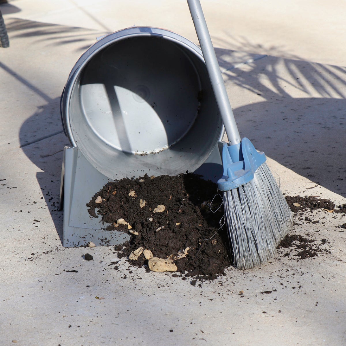 Danco Attachable Dust Pan for 5 Gal. Bucket Image 3