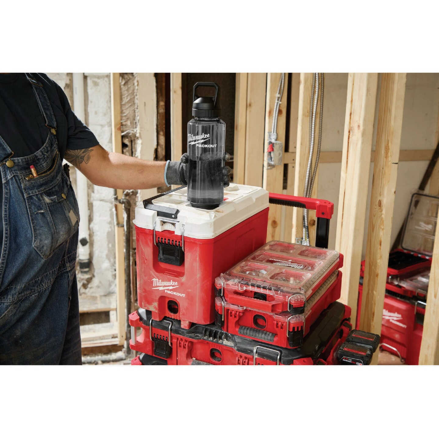 Milwaukee PACKOUT 48 Oz. Plastic Bottle with Chug Lid, Black Image 5