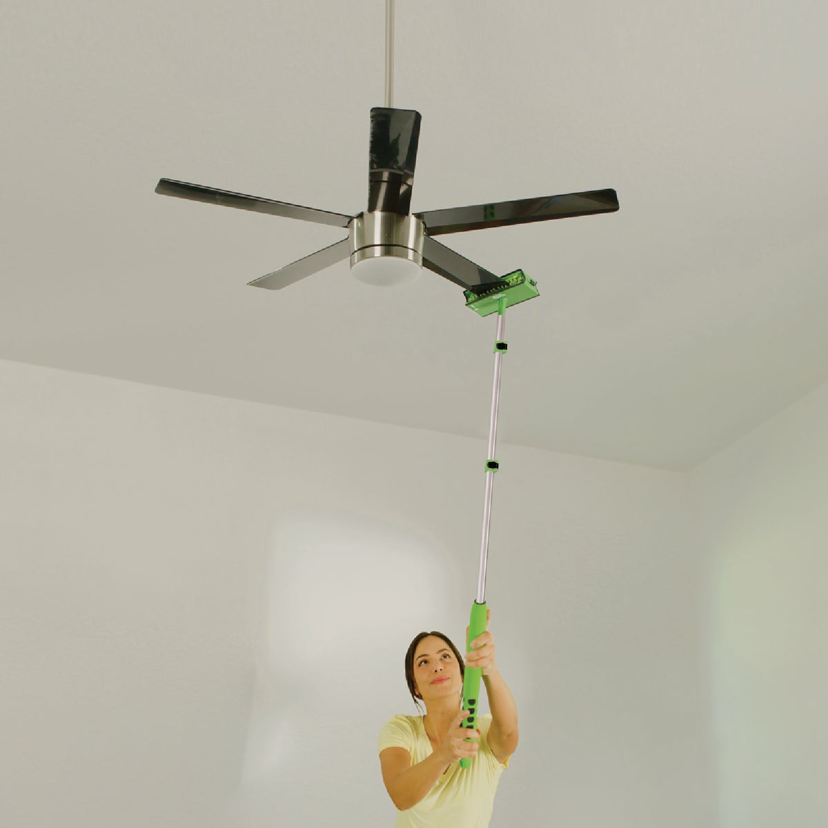 Blade Maid Ceiling Fan Duster Image 2