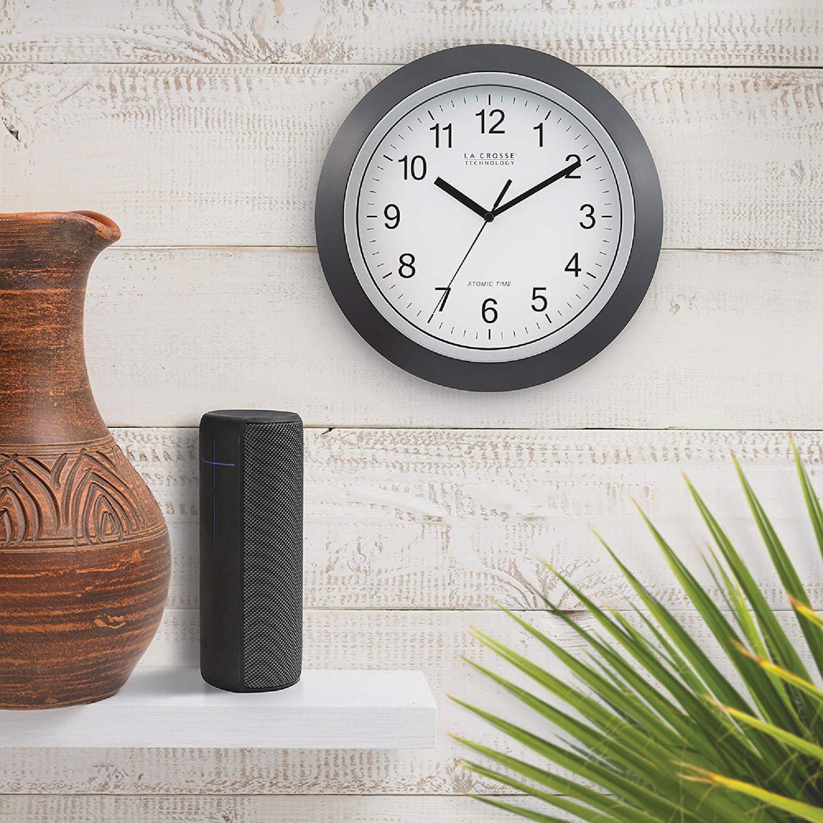 La Crosse Technology Atomic Analog Wall Clock Image 2