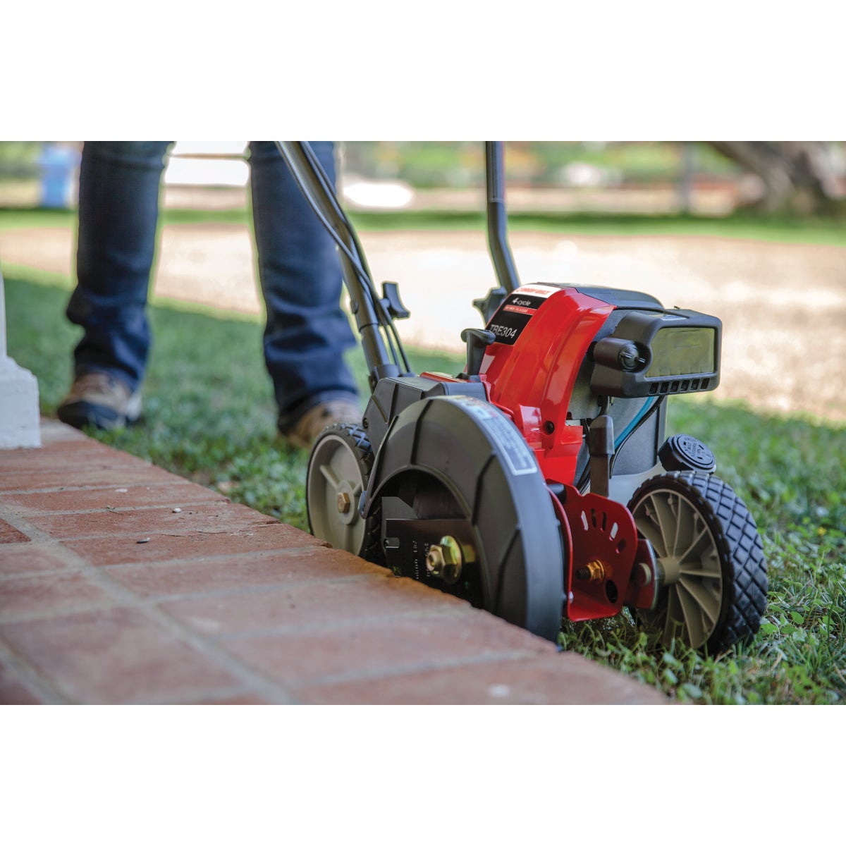 Troy-Bilt TBE304 9 In. 30cc 4-Cycle Gas Edger Image 2