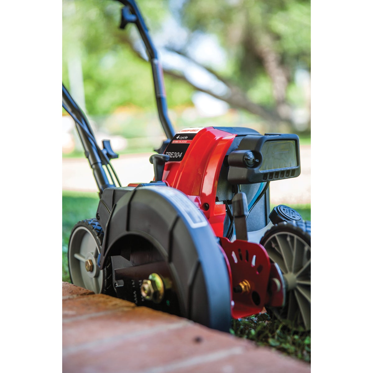 Troy-Bilt TBE304 9 In. 30cc 4-Cycle Gas Edger Image 3