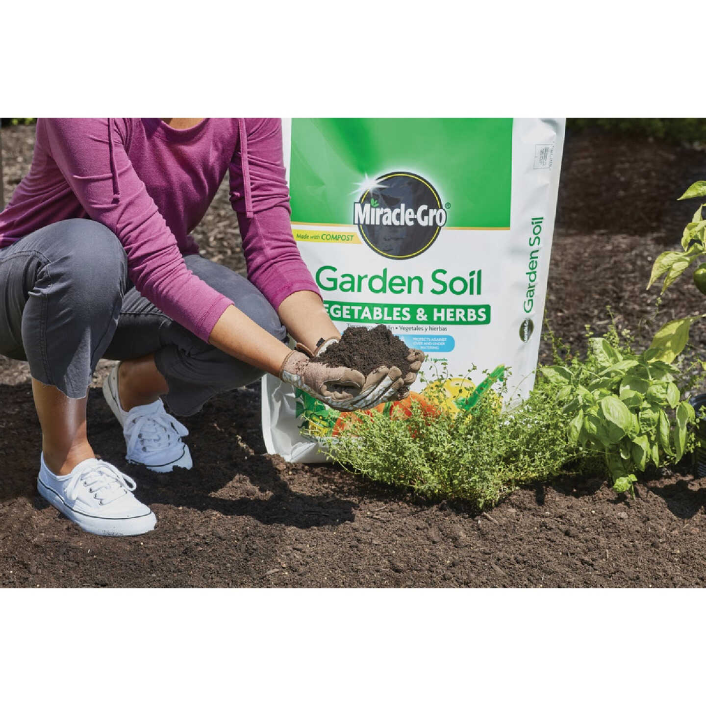Miracle-Gro 1.5 Cu. Ft. Vegetables & Herbs Garden Soil Image 3