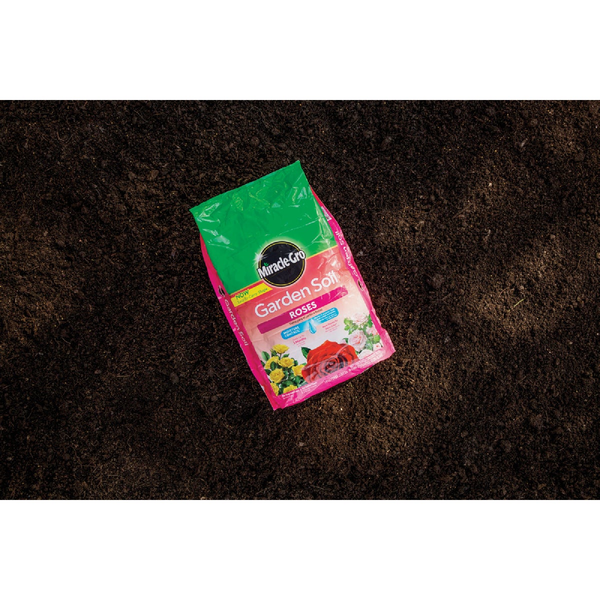 Miracle-Gro 1.5 Cu. Ft. Moisture Control Rose Garden Soil Image 2