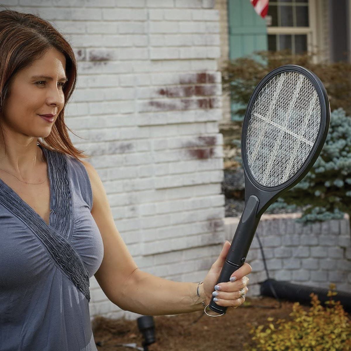 Black Flag Battery Operated 2750V Handheld Racket-Style Bug Zapper Image 2