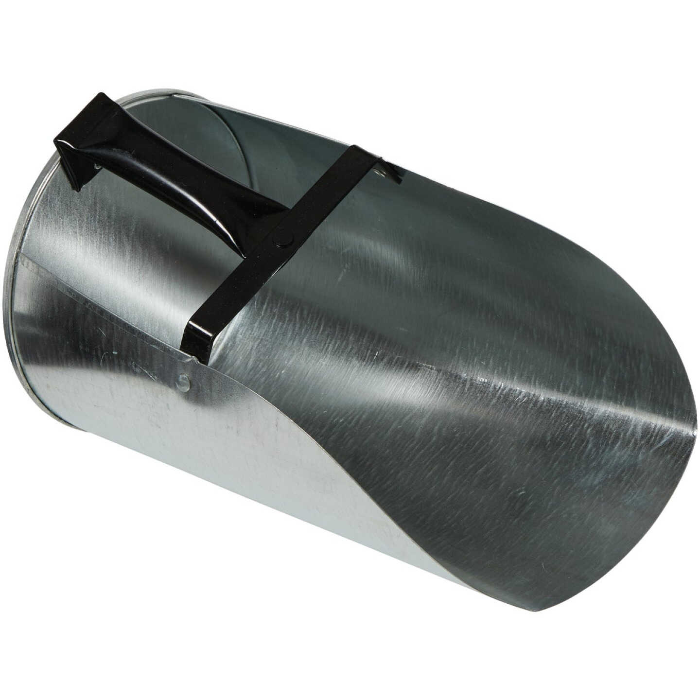 Farm-Tuff 4 Qt. Galvanized Feed Scoop Image 1