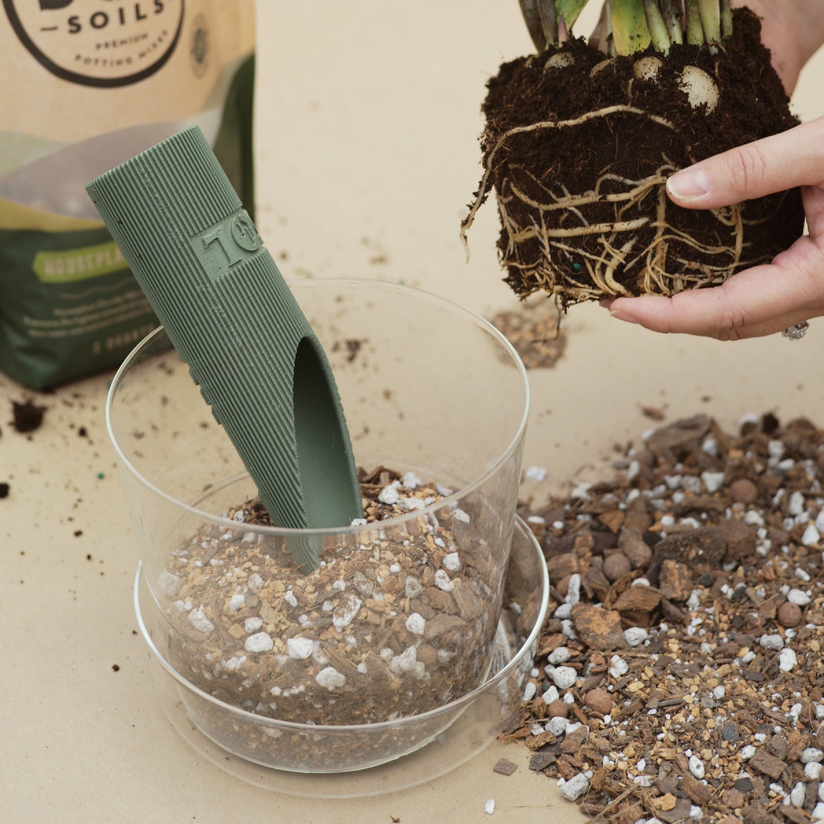 Sol Soils 2 Qt. Houseplant Chunky Mix Image 2