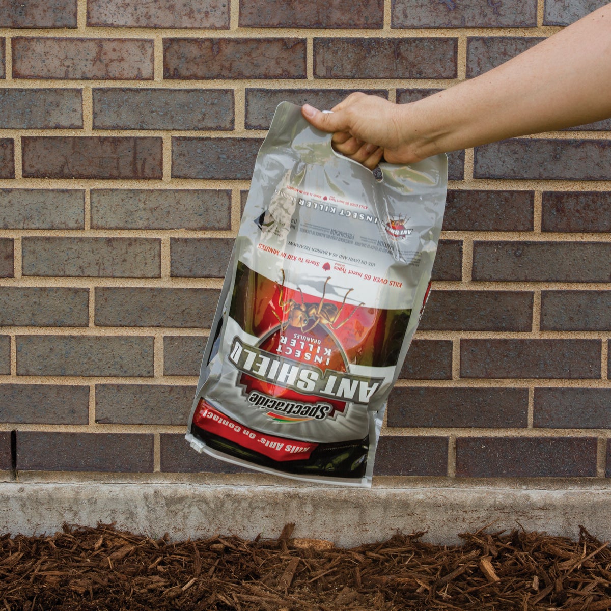 Spectracide Ant Shield 3 Lb. Ready To Use Granules Ant & Roach Killer Image 2