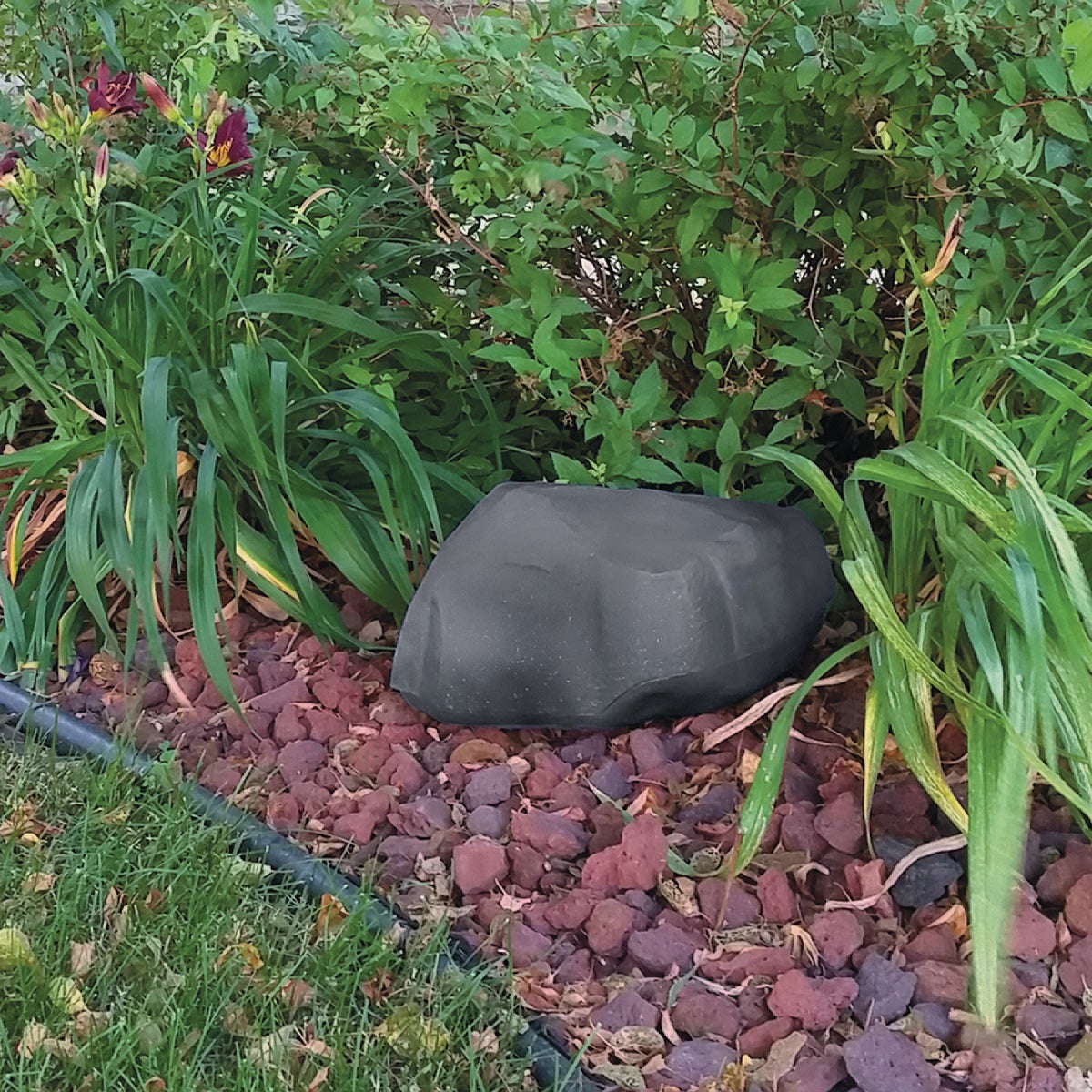 TOMCAT Refillable Rockspace Bait Station with 15 Block Baits & 1 Station Image 5