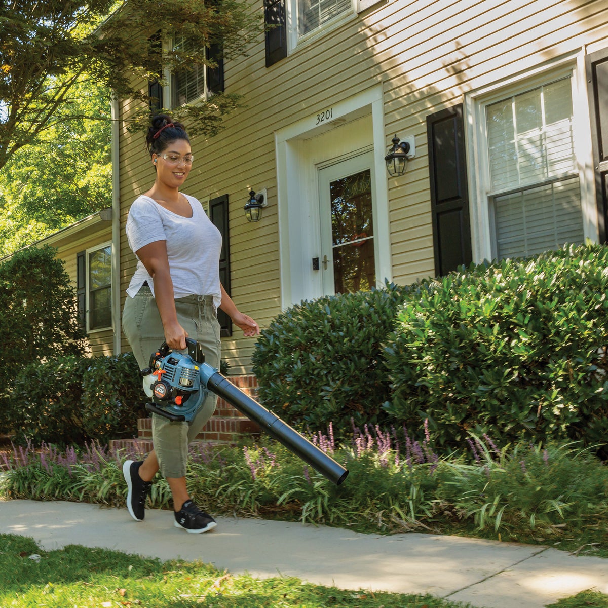 Senix 4QL 26.5cc 4-Cycle Handheld Gas Powered Leaf Blower Image 4