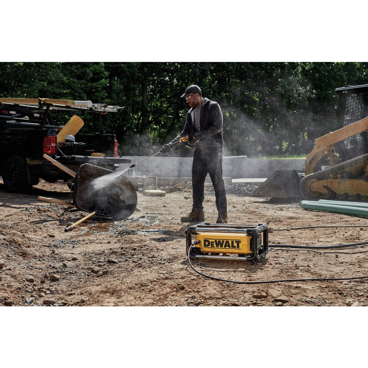 DEWALT 2100 psi 1.2 GPM Cold Water Compact Electric Jobsite Pressure Washer Image 2