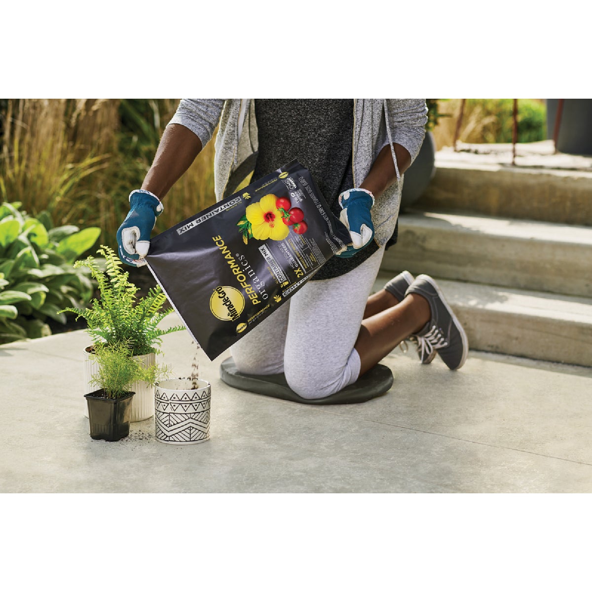 Miracle-Gro Performance Organics 6 Qt. All Purpose Container Mix Image 2