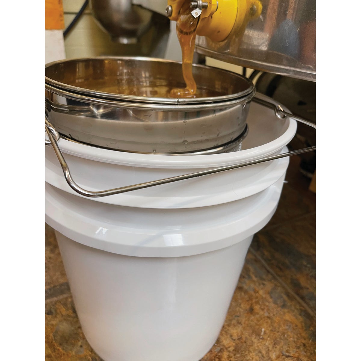 Harvest Lane Honey 5 Gal Plastic Honey Bucket with Gate Image 4