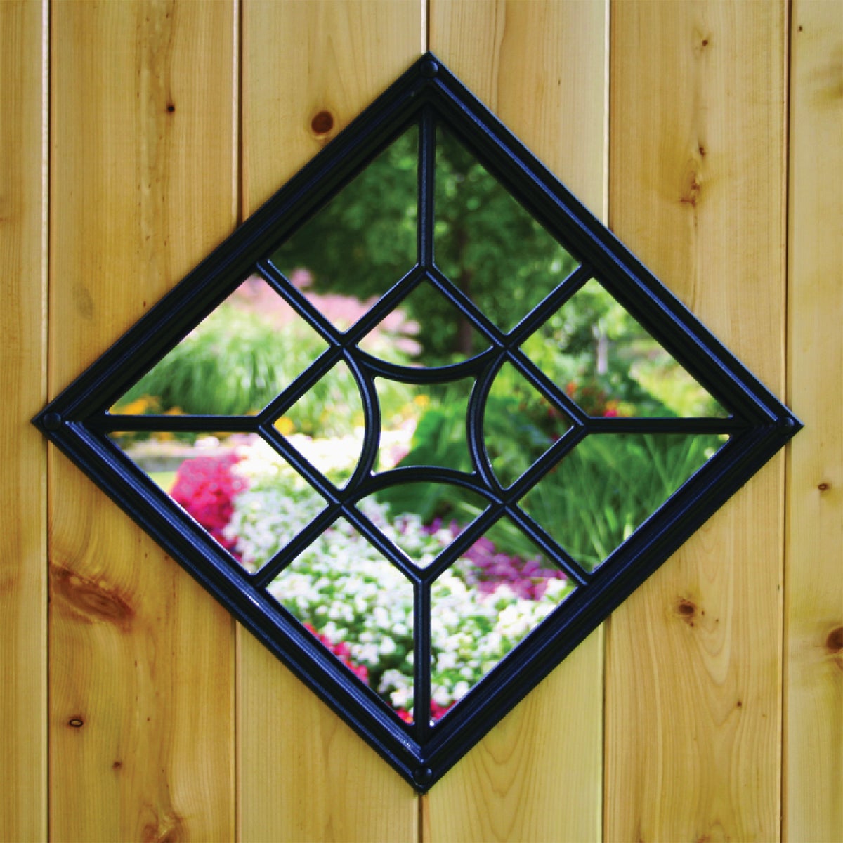 Nuvo Iron 15 In. Square/Diamond Cast Aluminum Gate Insert Image 3