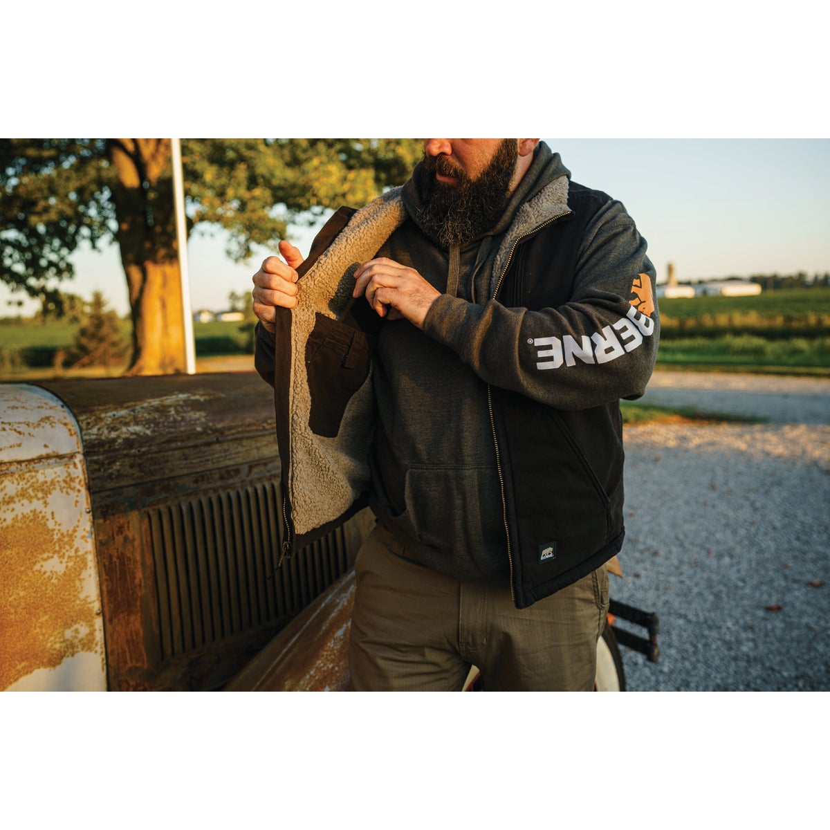 Berne Heartland Men's Large Bark Sherpa-Lined Washed Duck Vest Image 2