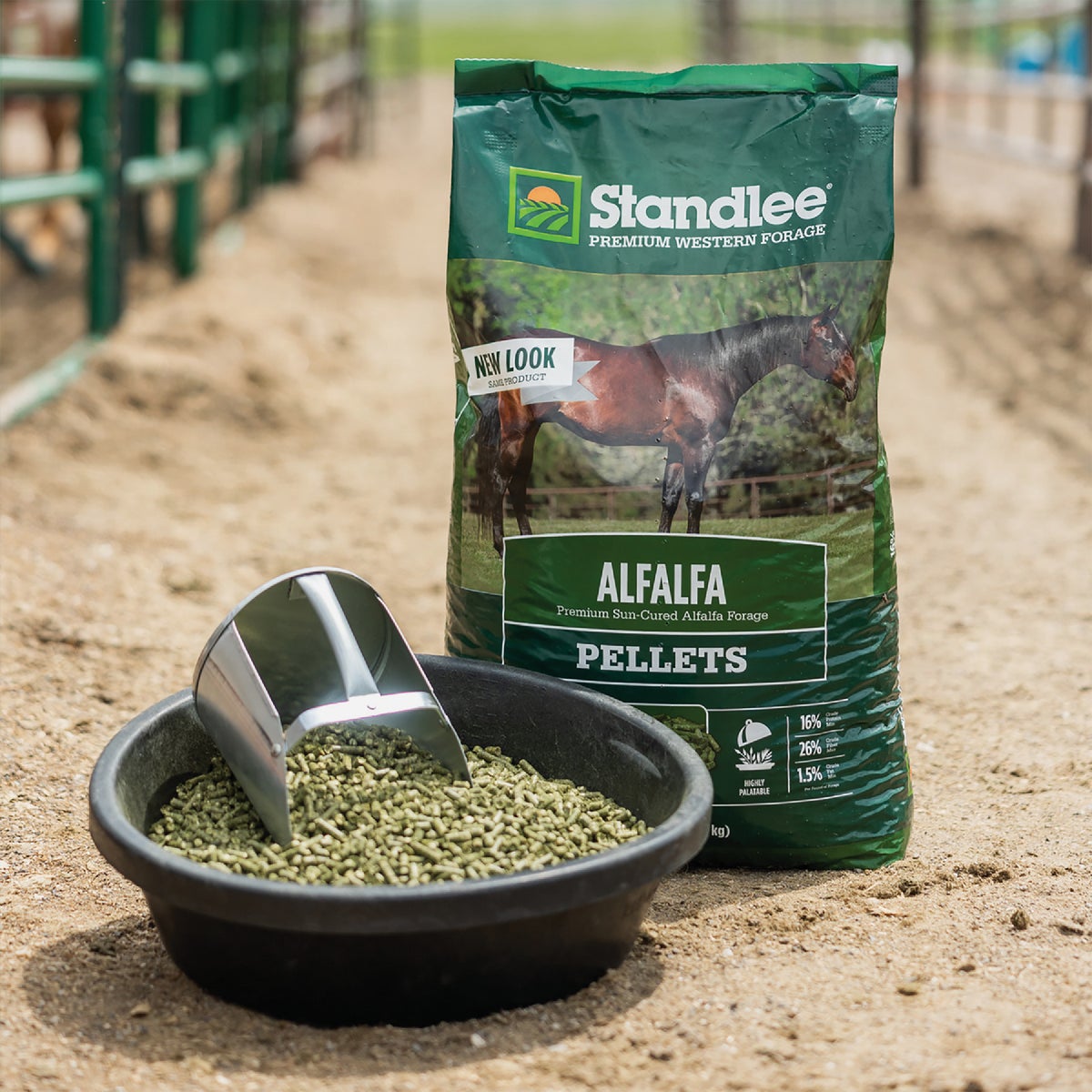 Standlee Premium Western Forage 40 Lb. Premium Alfalfa Pellets Image 4