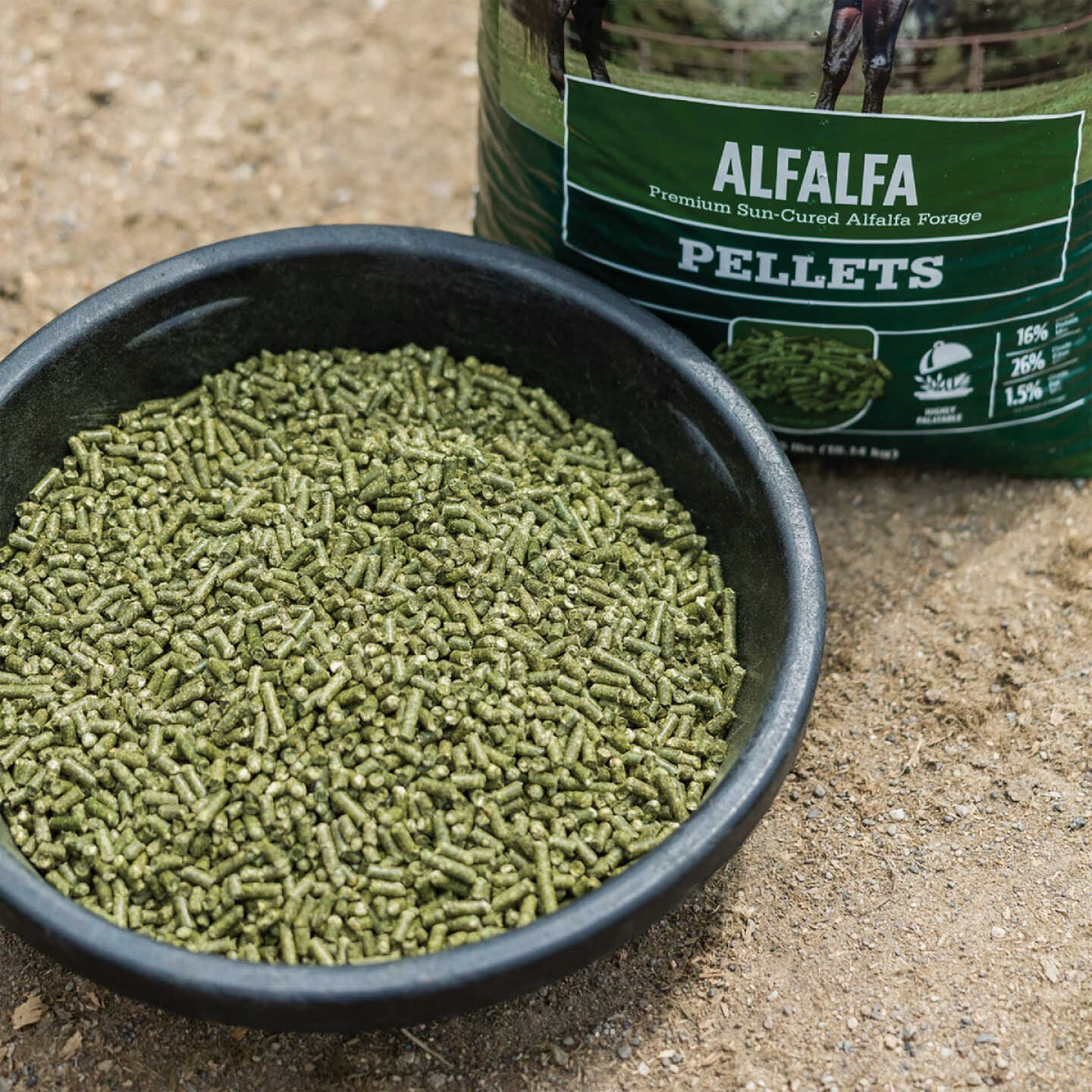 Standlee Premium Western Forage 40 Lb. Premium Alfalfa Pellets Image 5