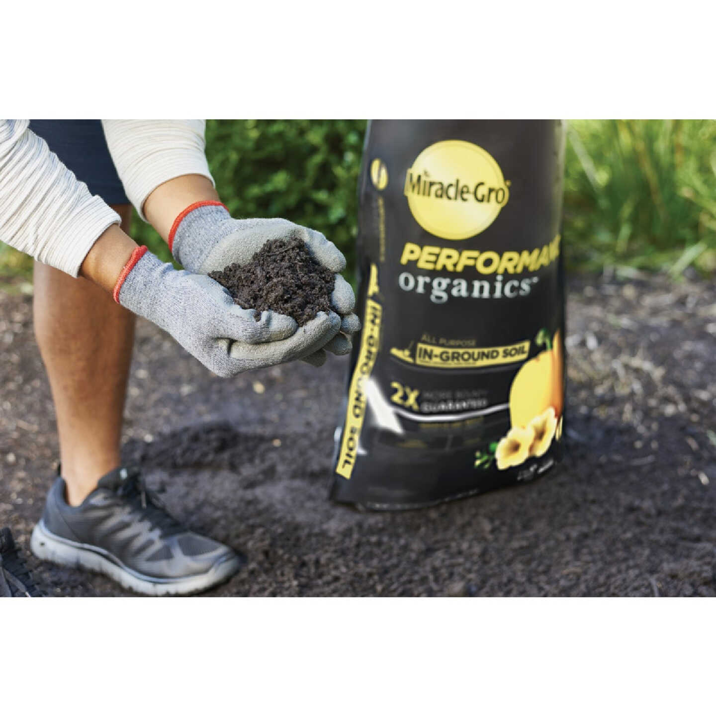 Miracle-Gro Performance Organics 1.33 Cu. Ft. All Purpose In-Ground Soil Image 4