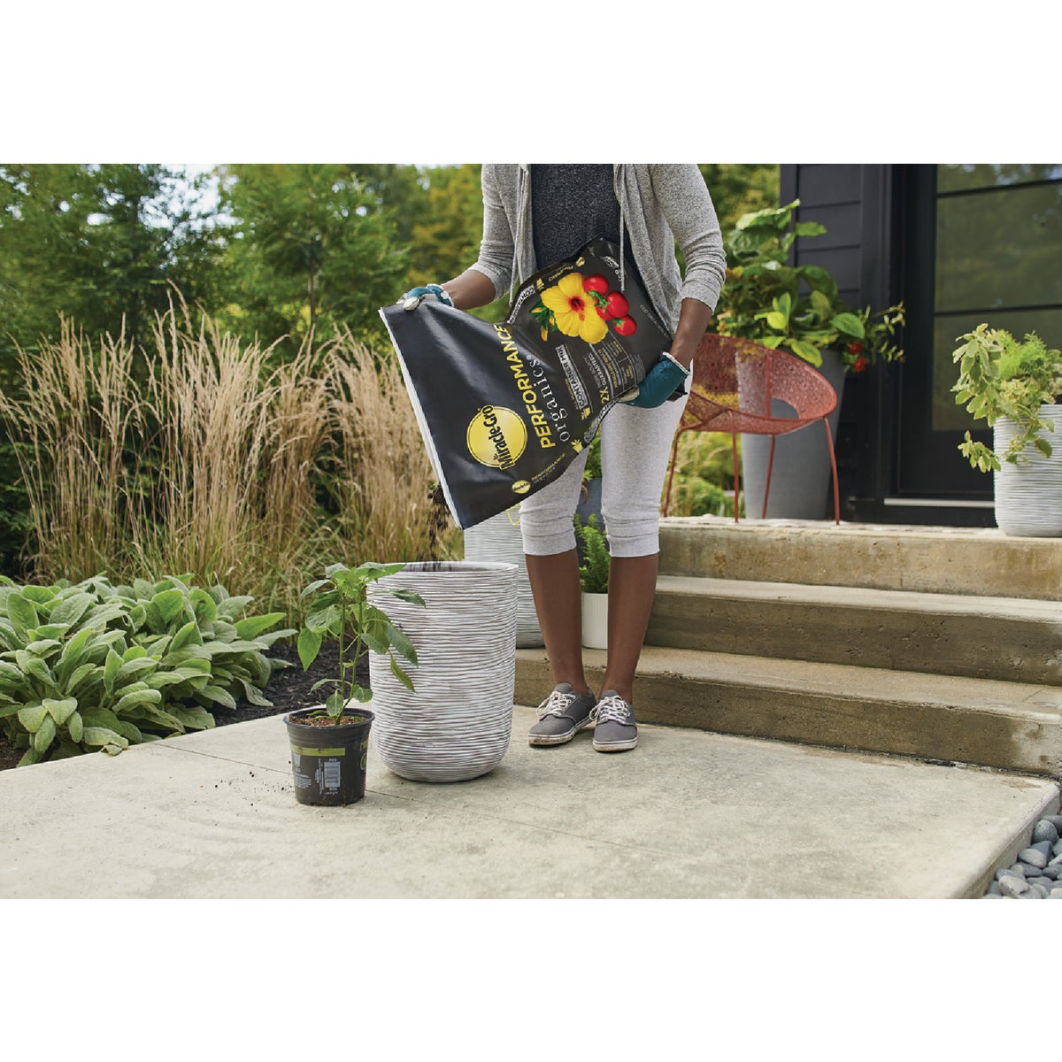 Miracle-Gro Performance Organics 1 Cu. Ft. All Purpose Container Mix Image 5