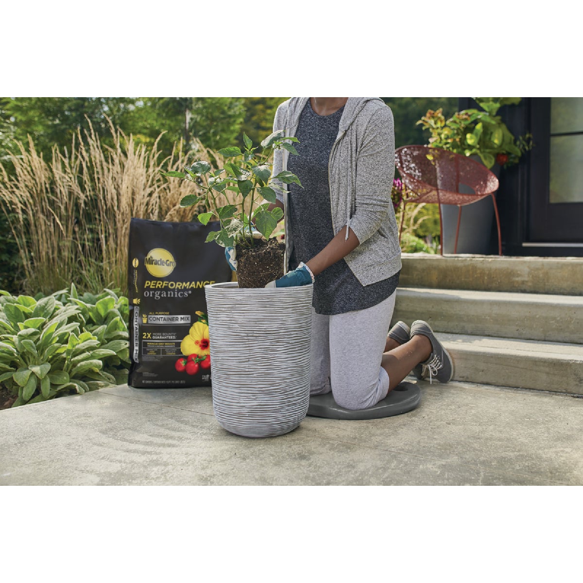 Miracle-Gro Performance Organics 1 Cu. Ft. All Purpose Container Mix Image 6