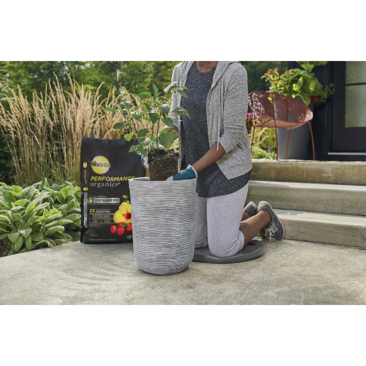 Miracle-Gro Performance Organics 1 Cu. Ft. All Purpose Container Mix Image 6