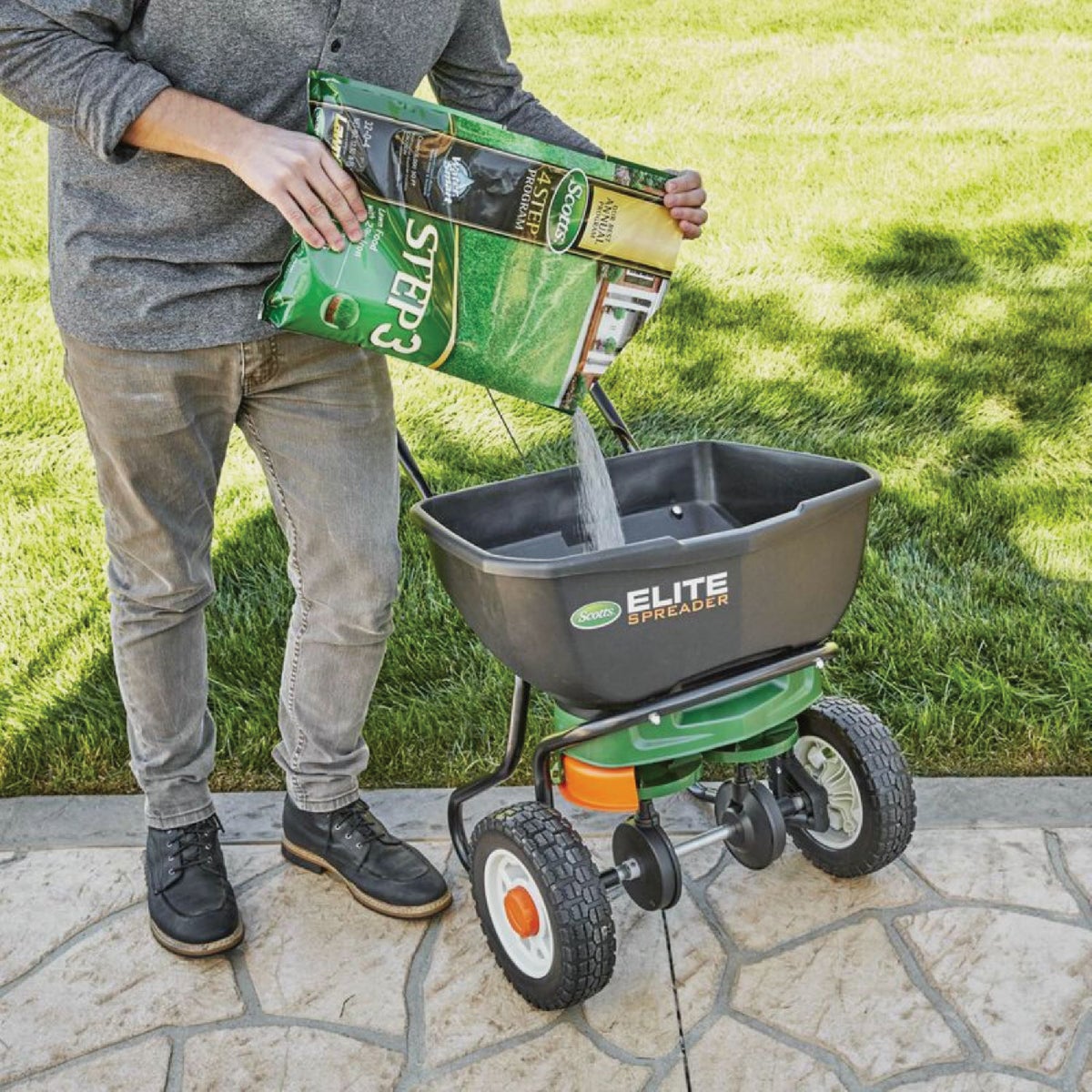 Scotts 4 Step Program Step 3 37.70 Lb. 15,000 Sq. Ft. Lawn Fertilizer with 2% Iron Image 5