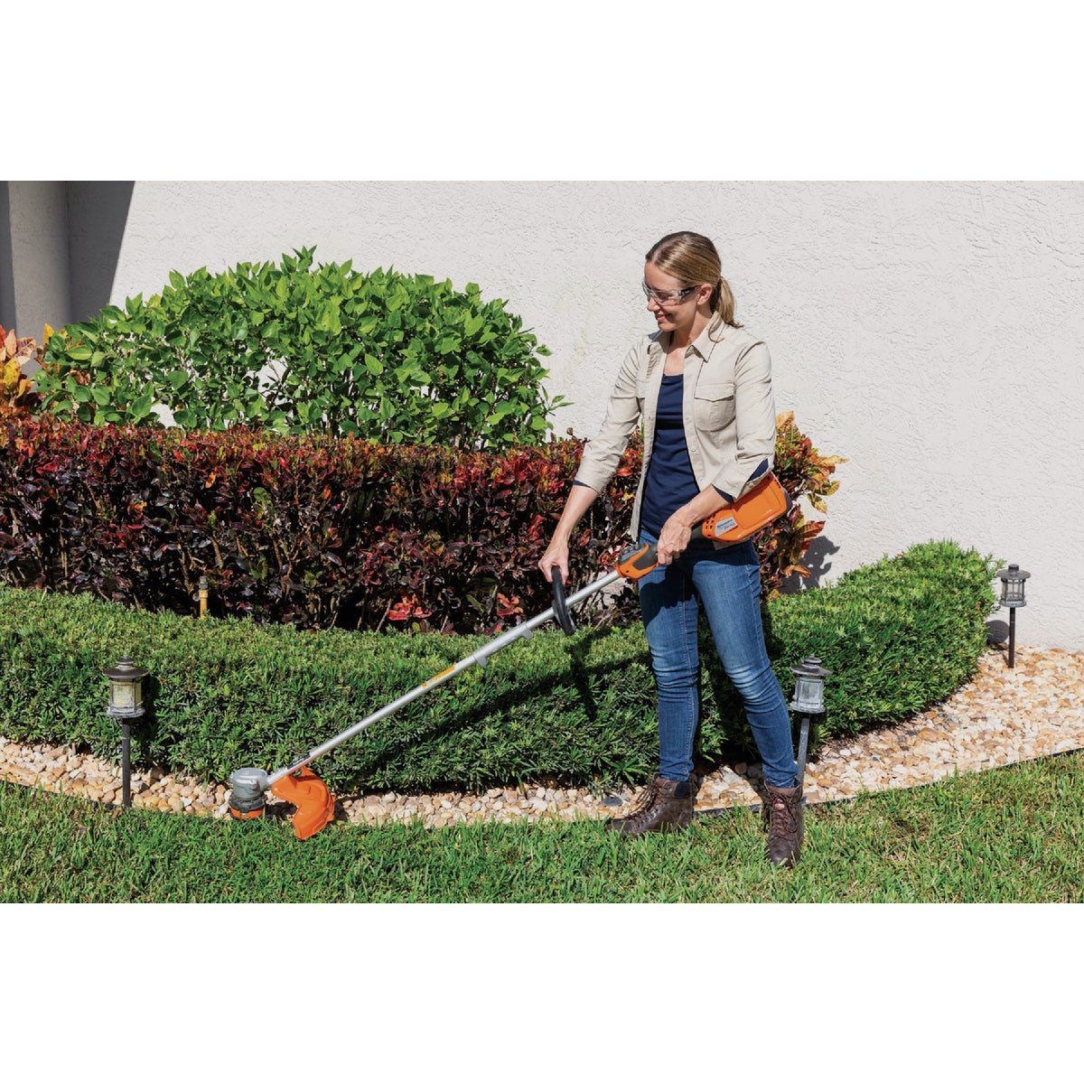 Husqvarna 320iL Weed Eater Battery Trimmer Kit Image 4