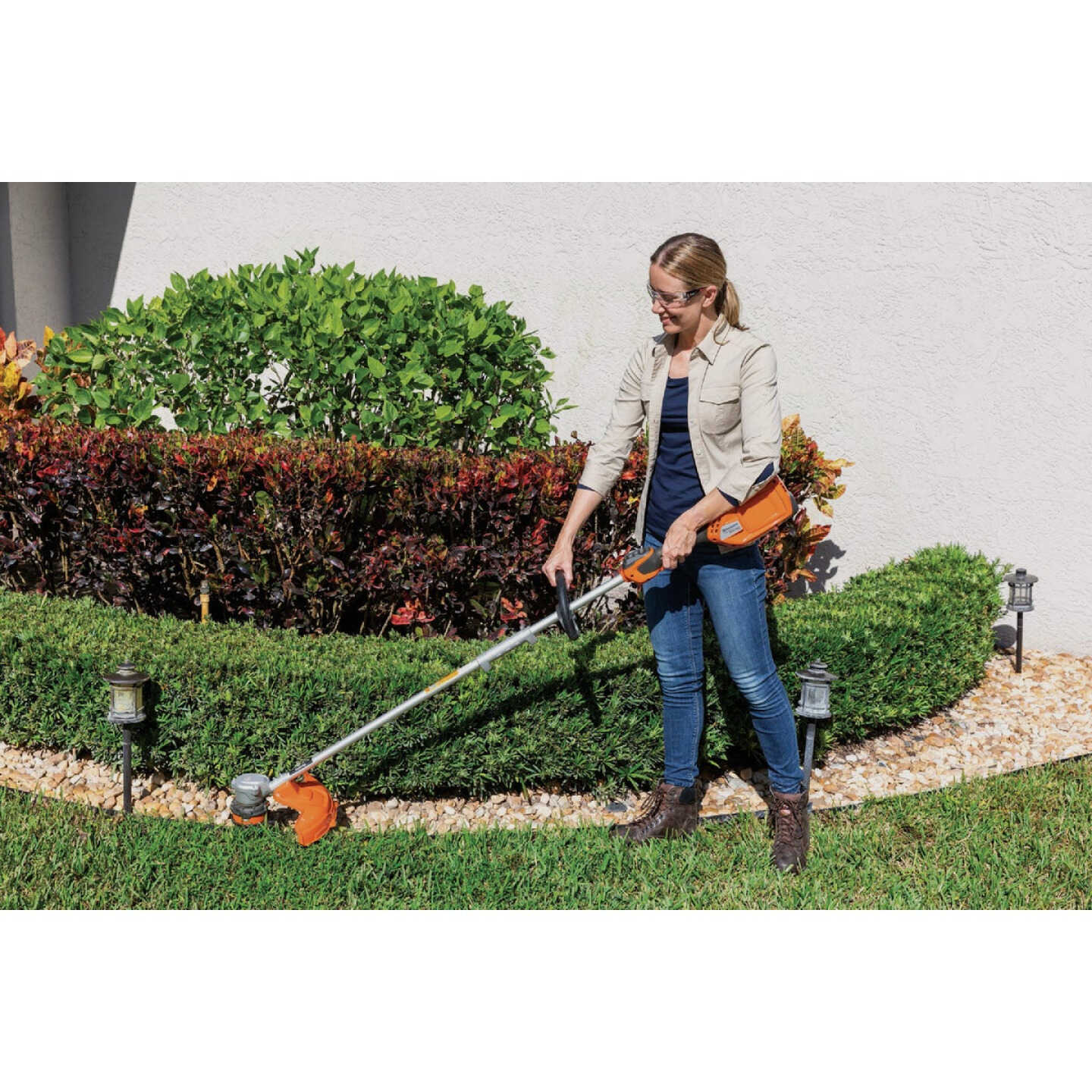 Husqvarna 320iL Weed Eater Battery Trimmer Kit Image 4