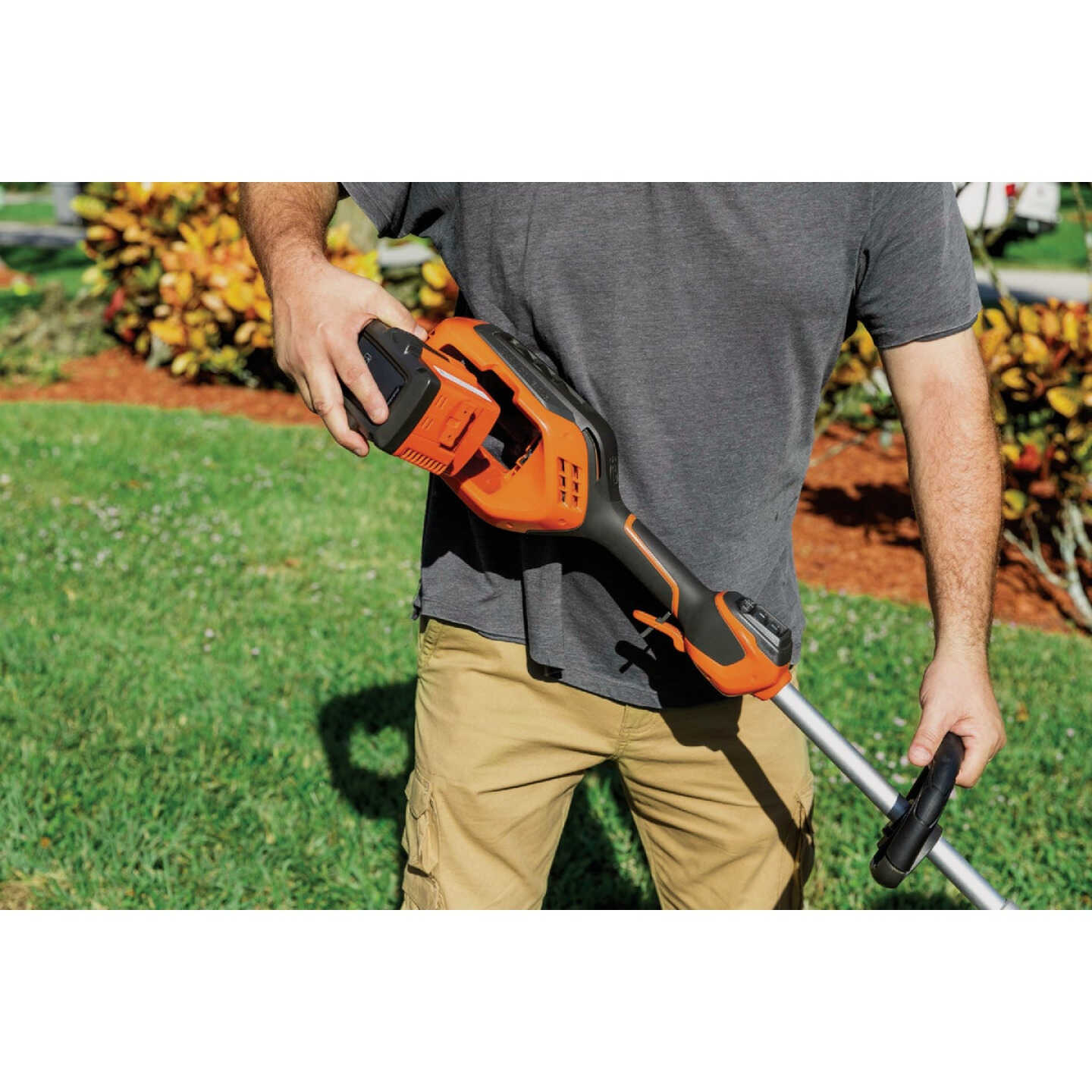 Husqvarna 320iL Weed Eater Battery Trimmer Kit Image 5