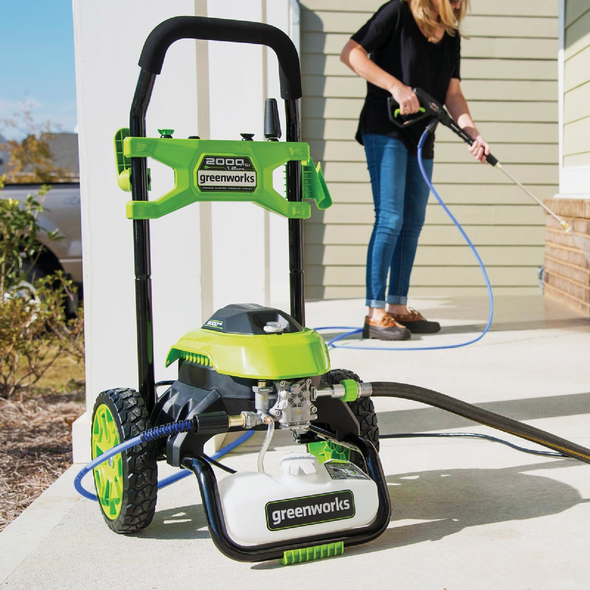 Greenworks 2000-PSI 1.2 GPM Heavy-Duty Cold Water Corded Electric Pressure Washer Image 2