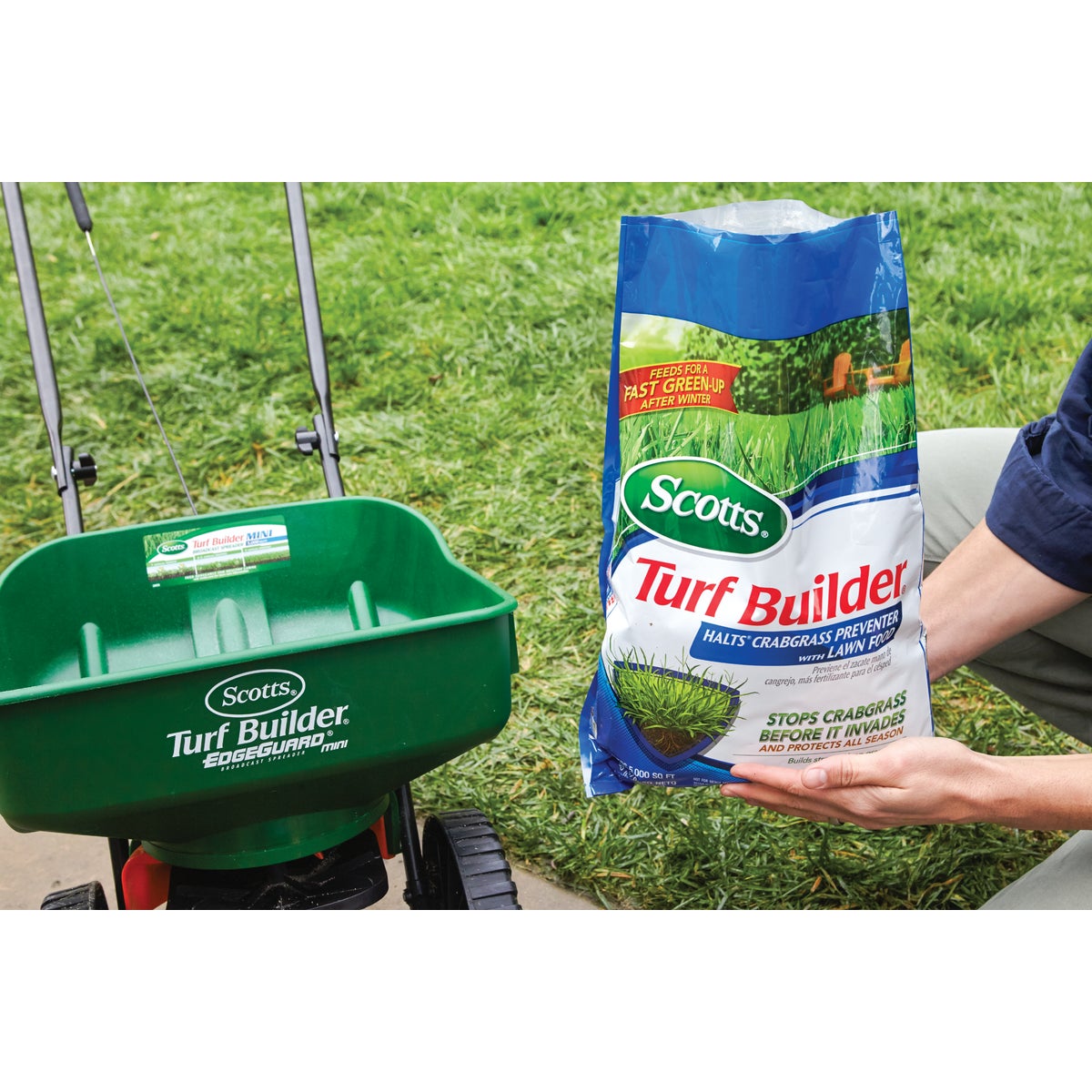 Scotts Turf Builder 13.35 Lb. 5000 Sq. Ft. Halts Crabgrass Preventer with Lawn Food Image 7