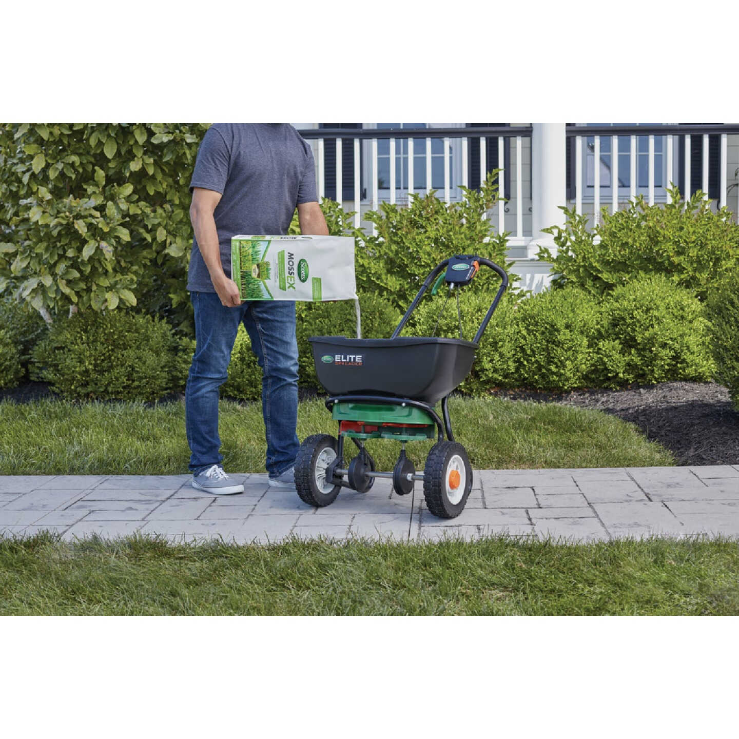 Scotts MossEx 18.37 Lb. 5000 Sq. Ft. Moss Killer For Lawns Image 3