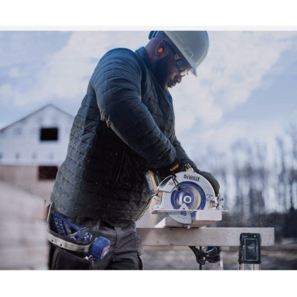 DEWALT Men's Black Puffer Heated Jacket Kit, L Image 2