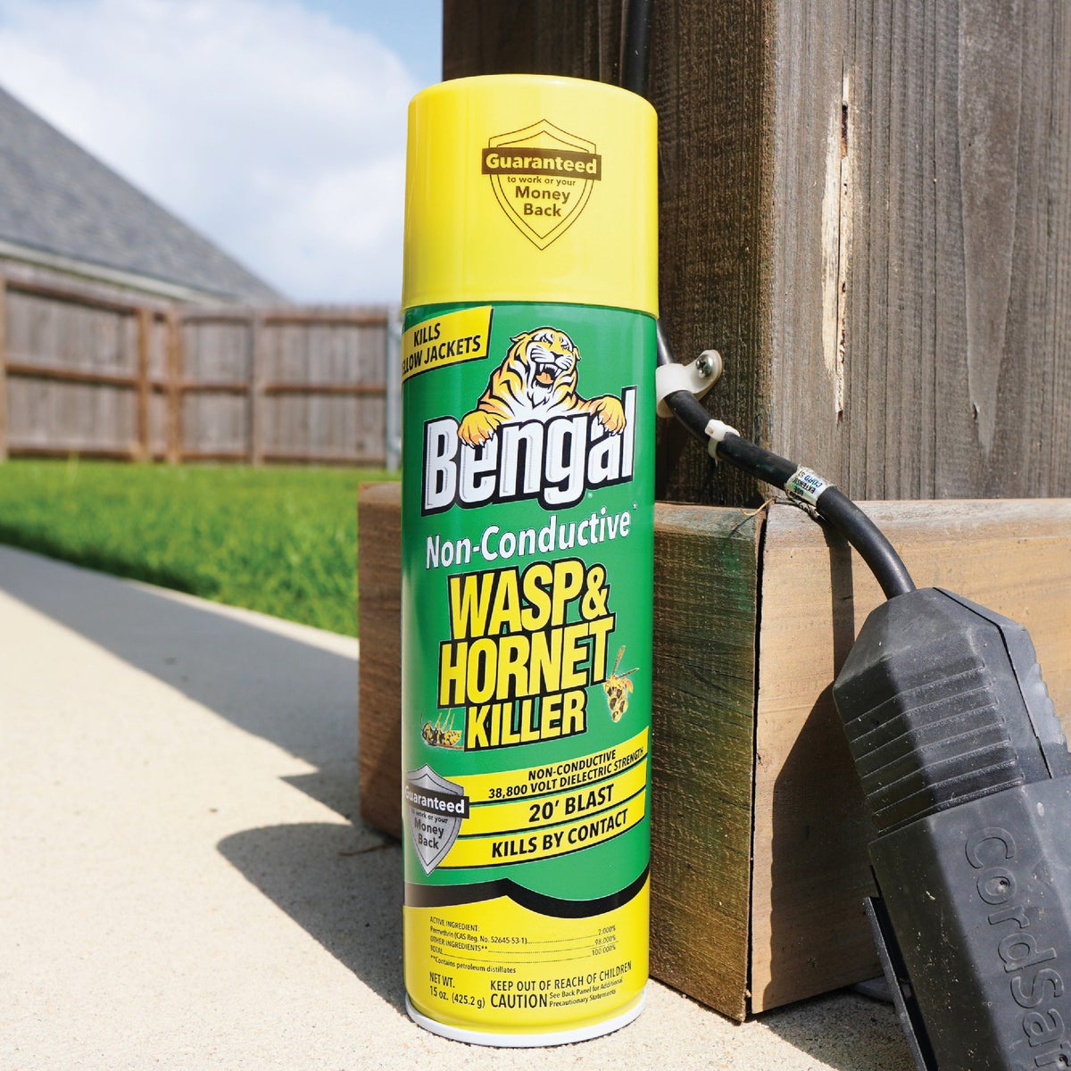 Bengal 15 Oz. Aerosol Spray Non-Conductive Wasp & Hornet Killer Image 4