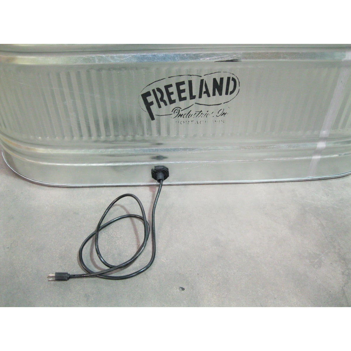 Farm Innovators 1500W Universal Drain Plug De-Icer Image 2