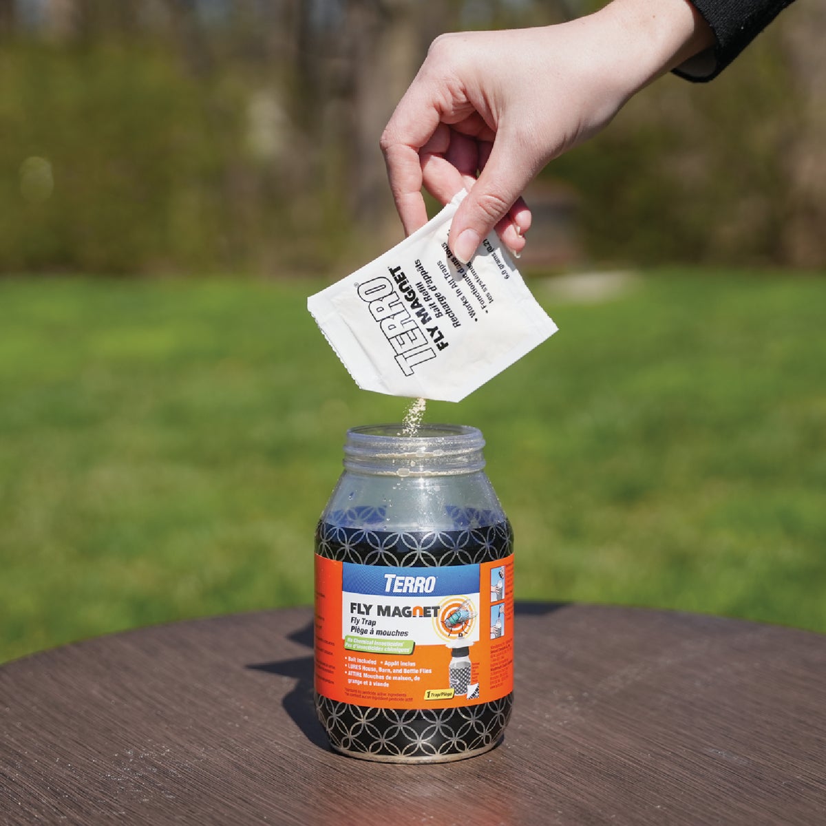 Terro Fly Magnet Reusable Outdoor Fly Trap Image 2