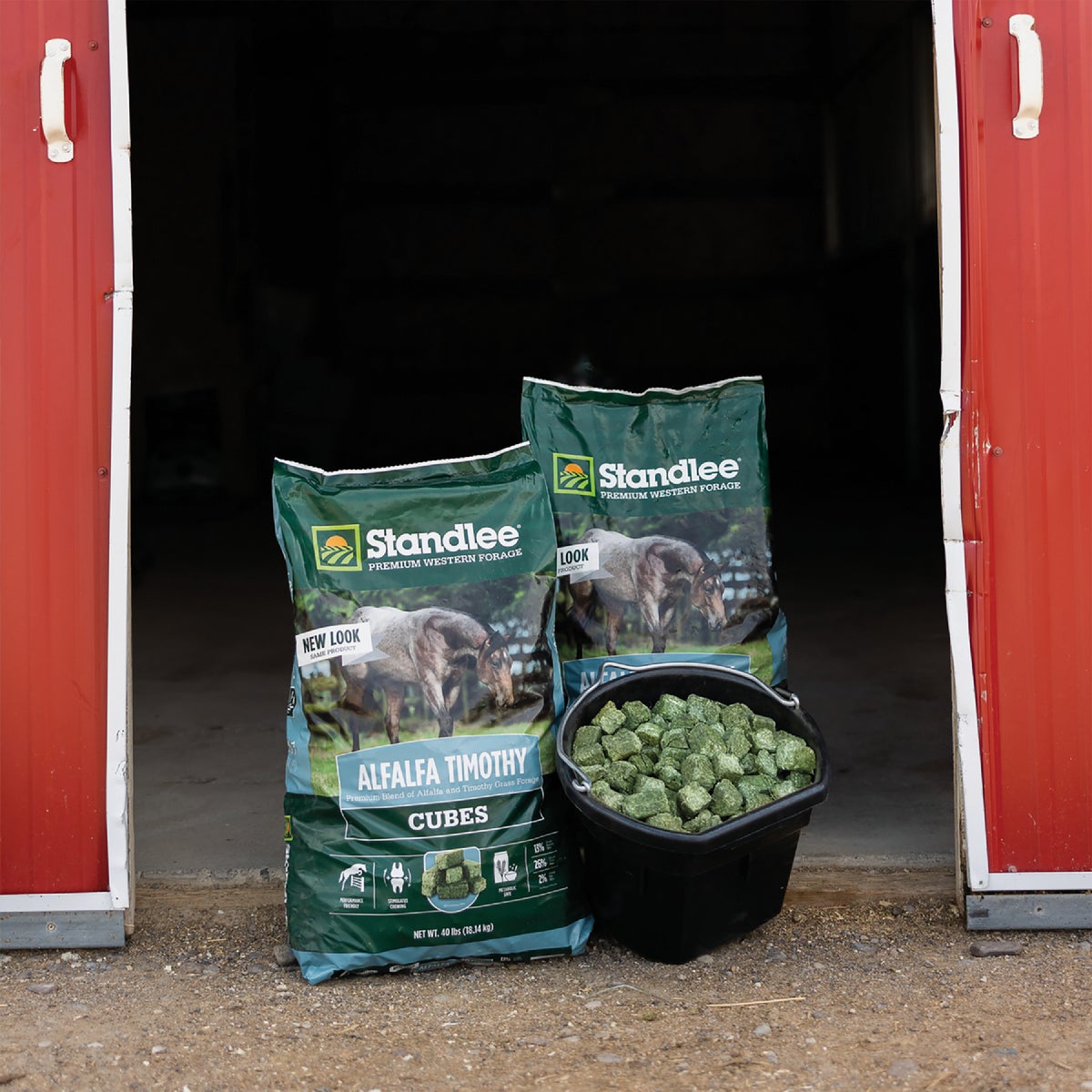 Standlee Premium Western Forage 40 Lb. Alfalfa & Timothy Cubes Image 5